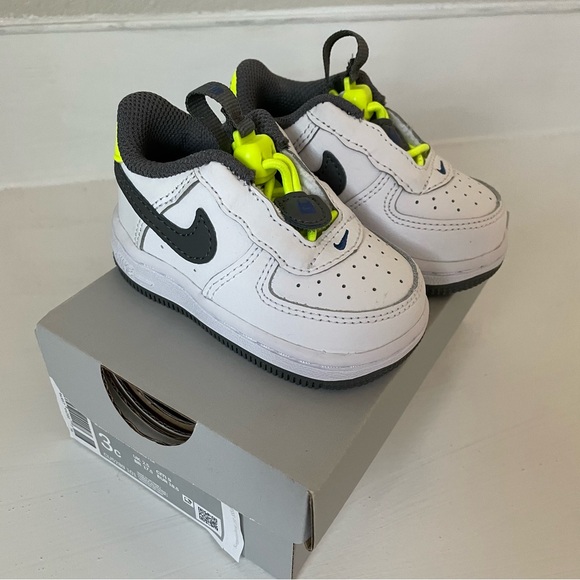 Nike Other - 🎉HP🎉 Baby Force 1 Toggle NIB